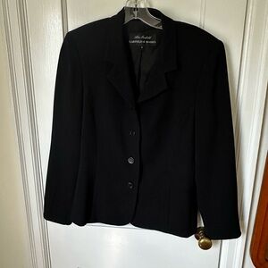 Garfield & Marks Women's Classic Black Blazer